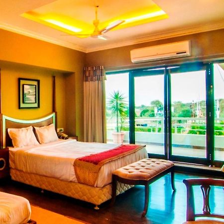 Jalsa Resort Indore Extérieur photo