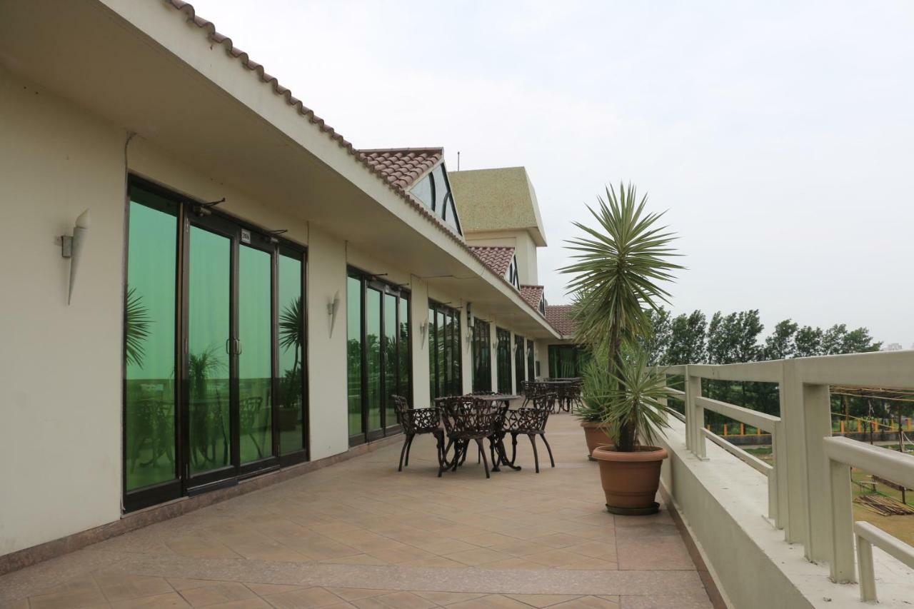 Jalsa Resort Indore Extérieur photo