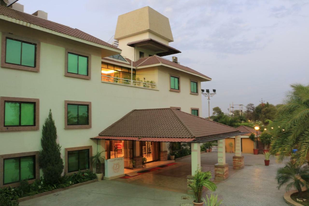 Jalsa Resort Indore Extérieur photo