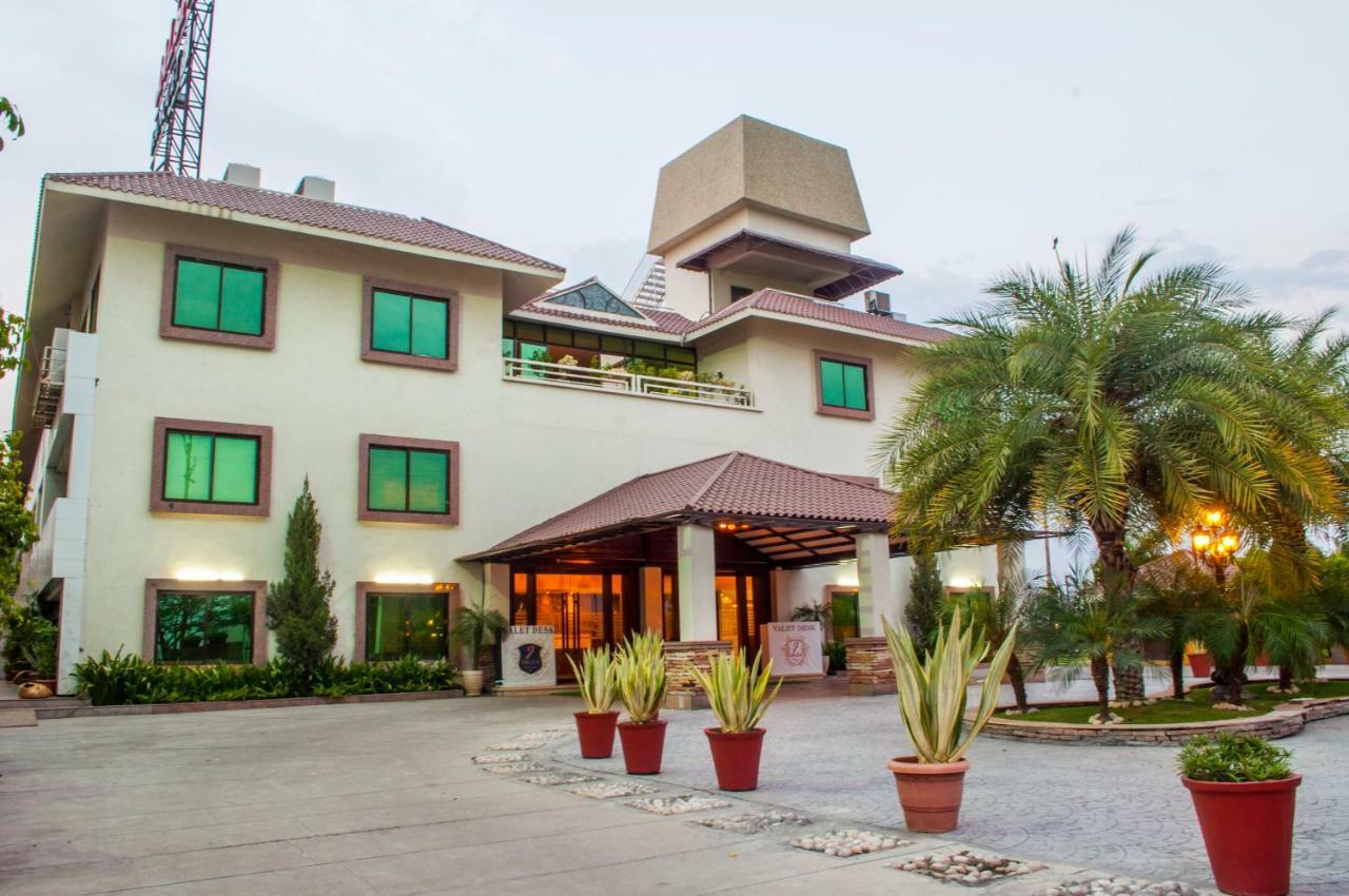 Jalsa Resort Indore Extérieur photo