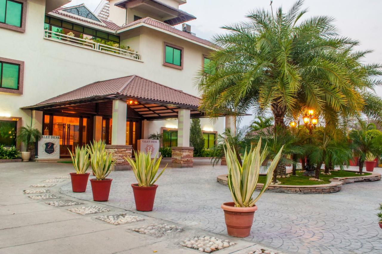 Jalsa Resort Indore Extérieur photo