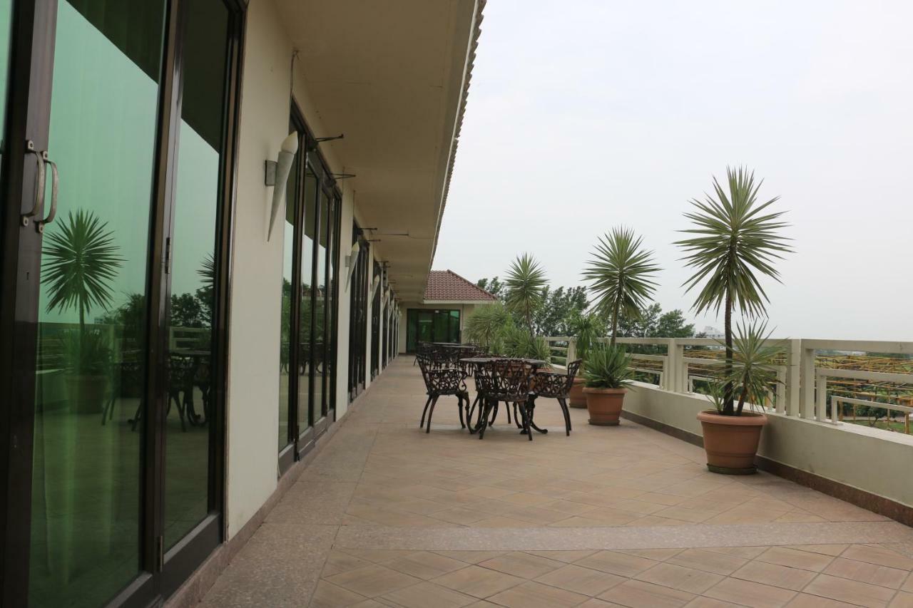 Jalsa Resort Indore Extérieur photo