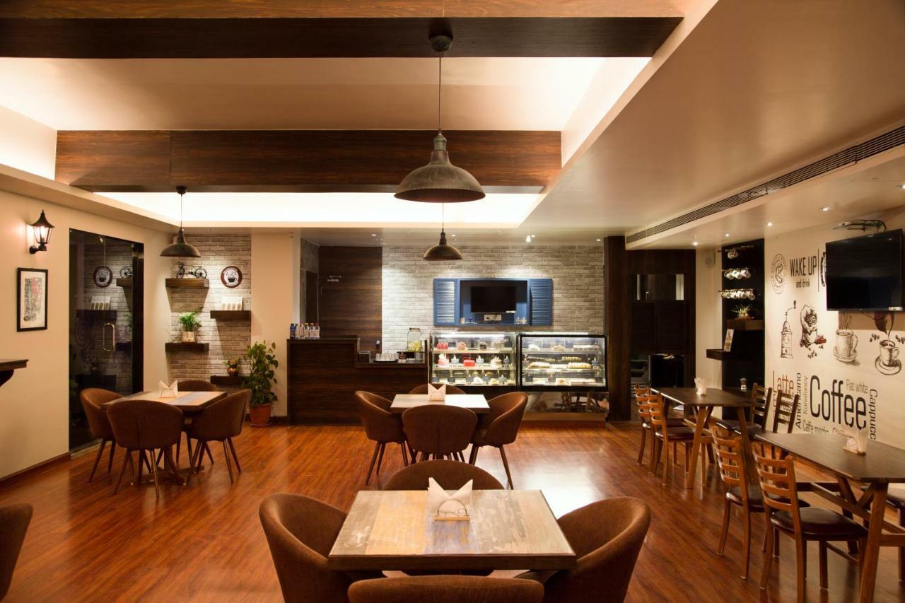 Jalsa Resort Indore Extérieur photo