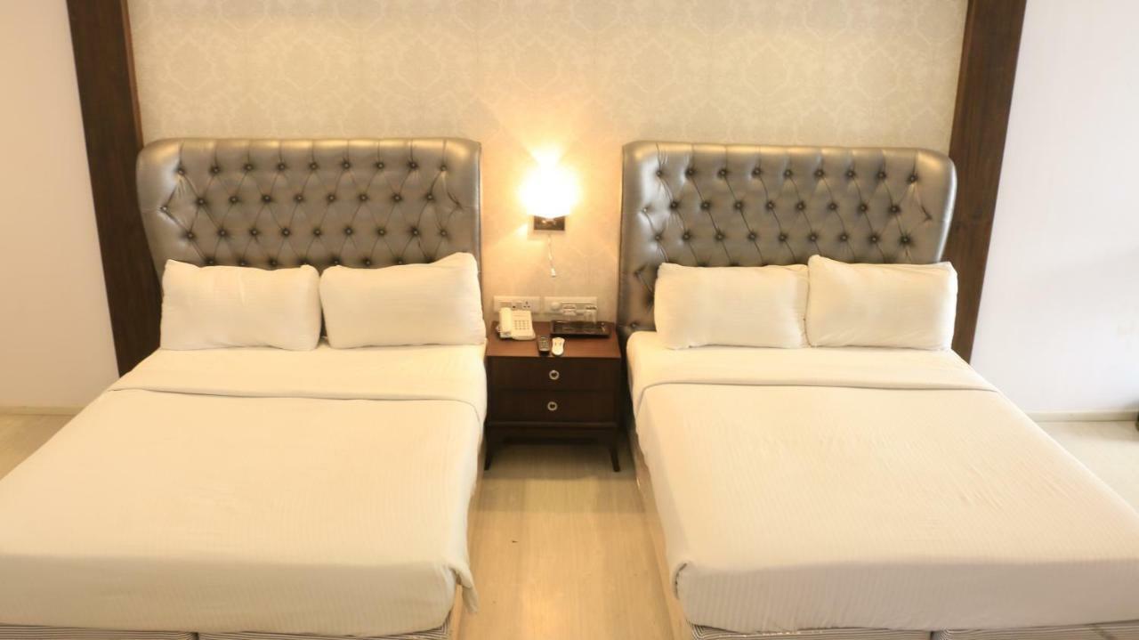 Jalsa Resort Indore Extérieur photo
