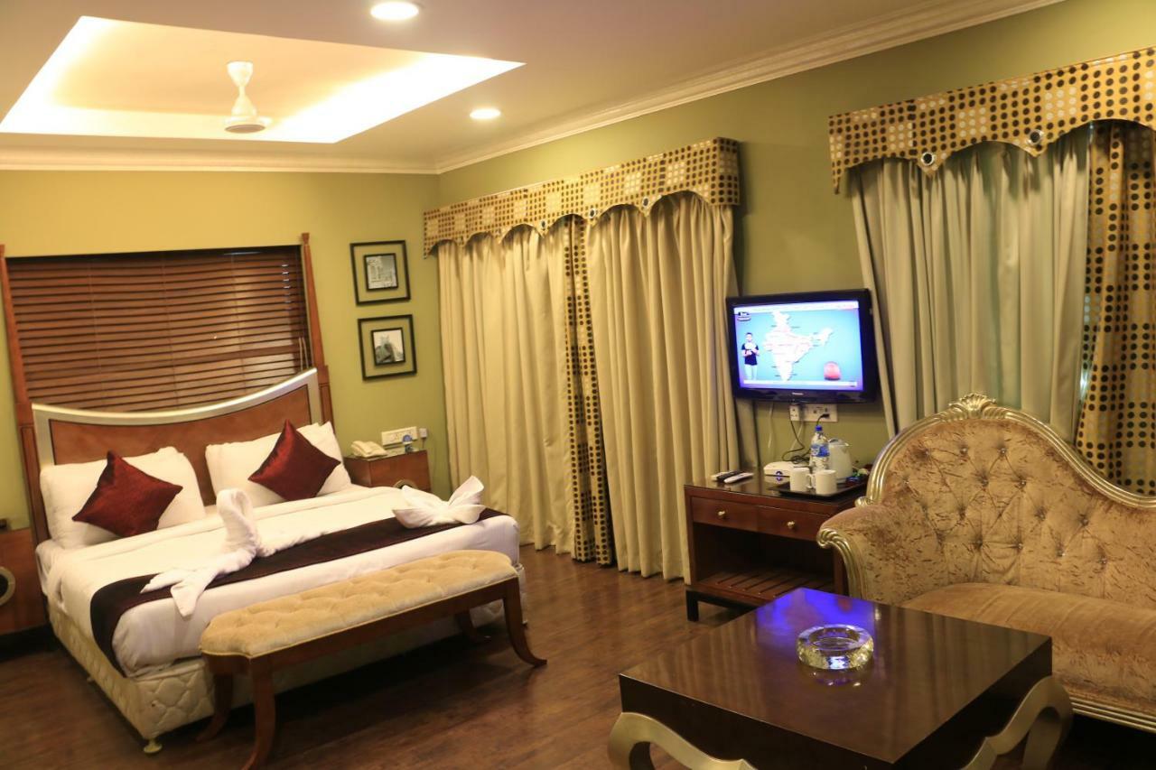 Jalsa Resort Indore Extérieur photo