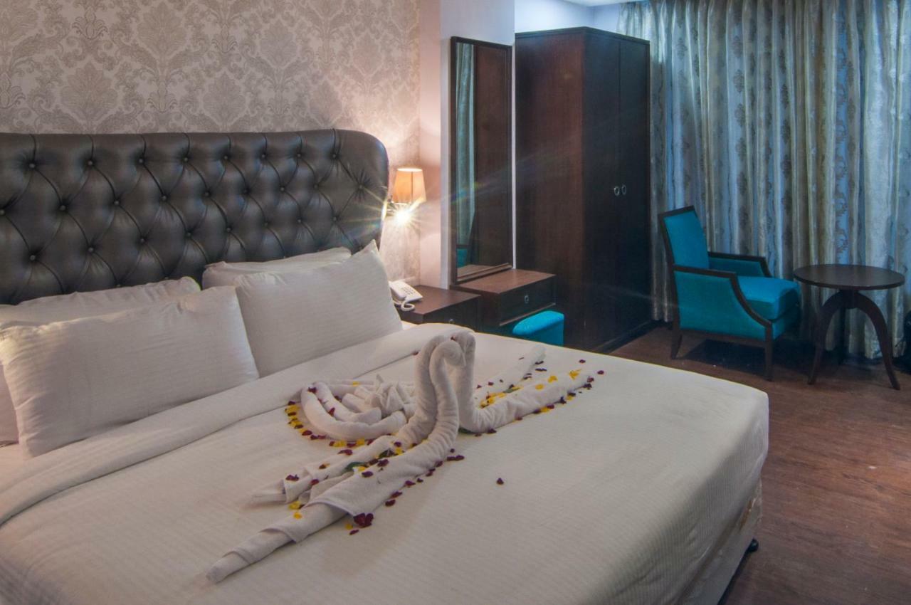 Jalsa Resort Indore Extérieur photo