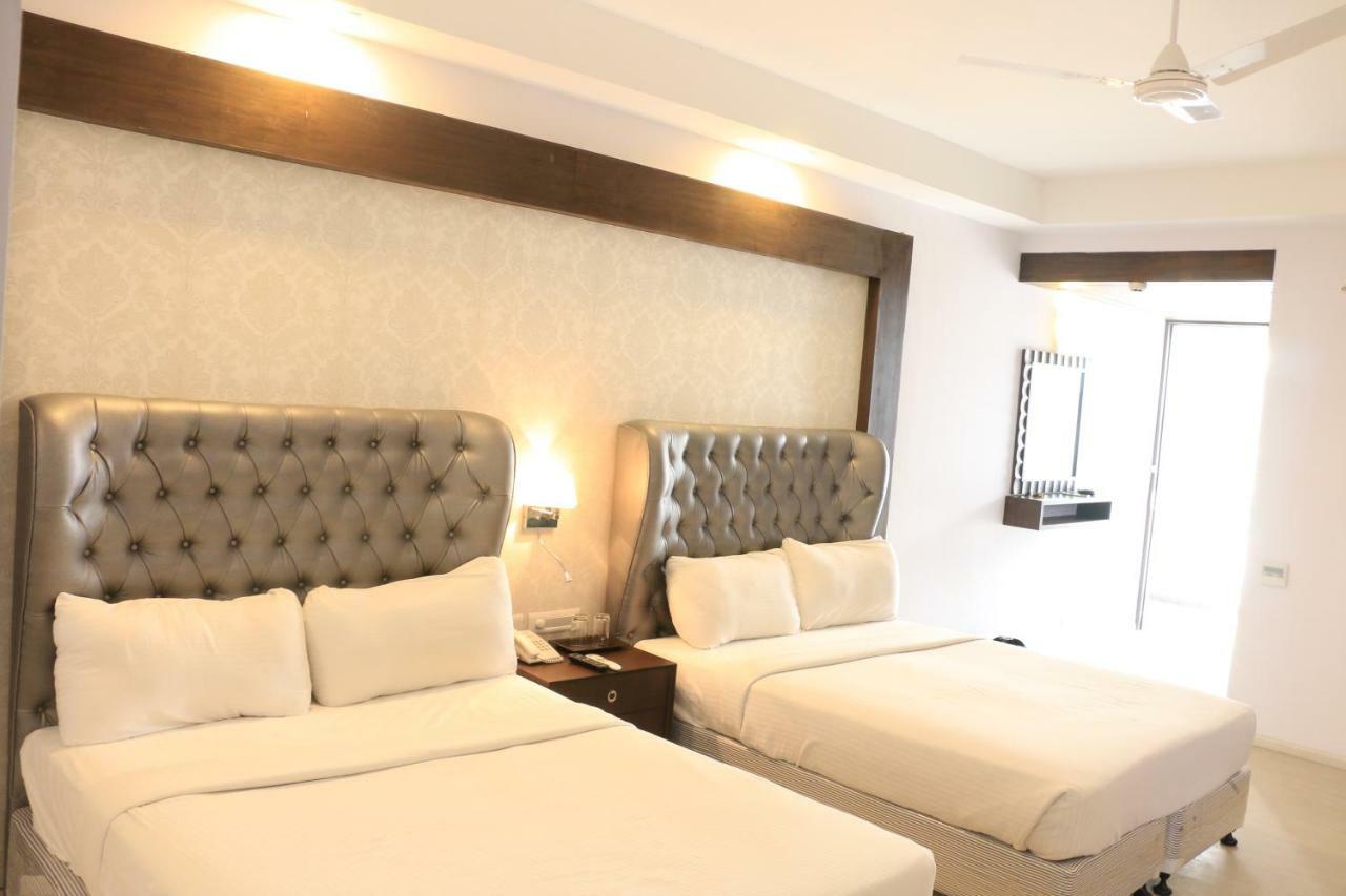 Jalsa Resort Indore Extérieur photo