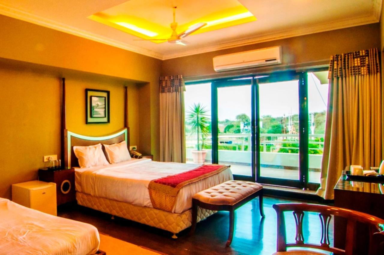 Jalsa Resort Indore Extérieur photo