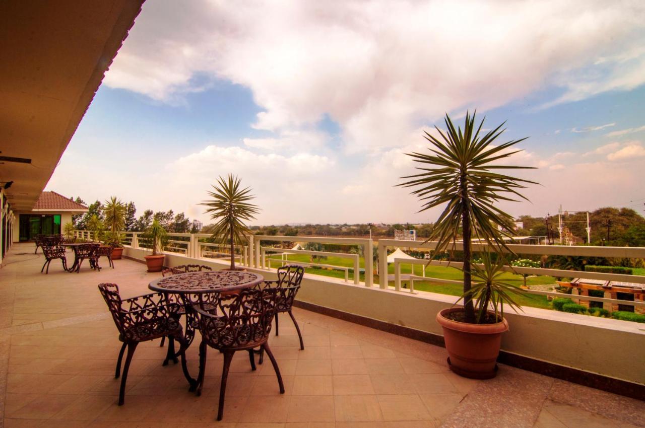 Jalsa Resort Indore Extérieur photo