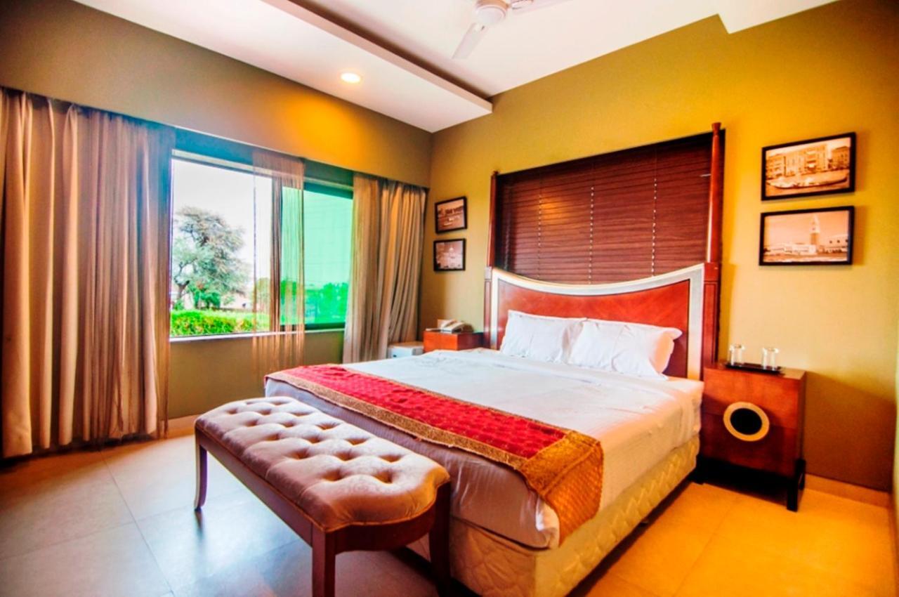 Jalsa Resort Indore Extérieur photo