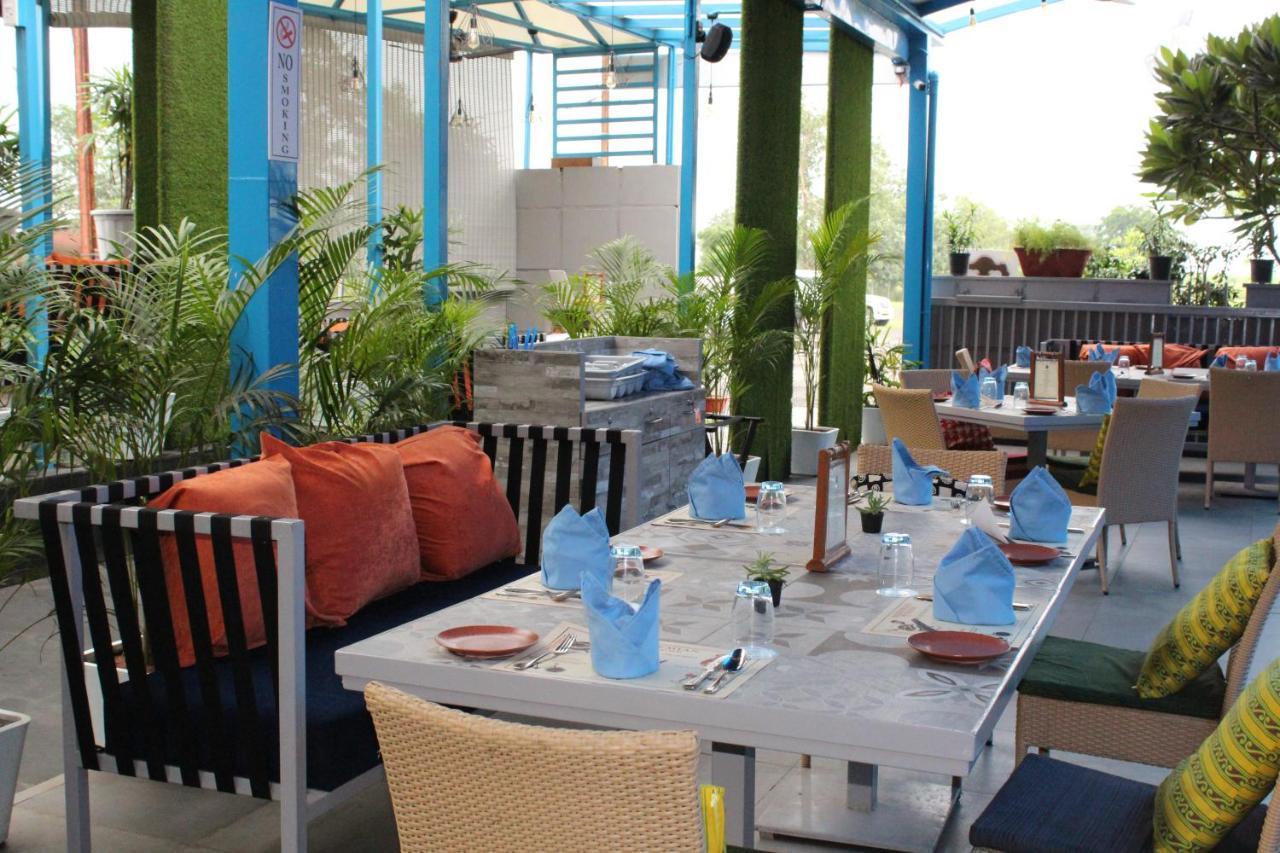 Jalsa Resort Indore Extérieur photo